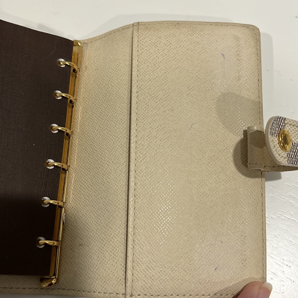 Near perfect personal Louis Vuitton agenda … so keep yourself organized! - Picture 4 of 5